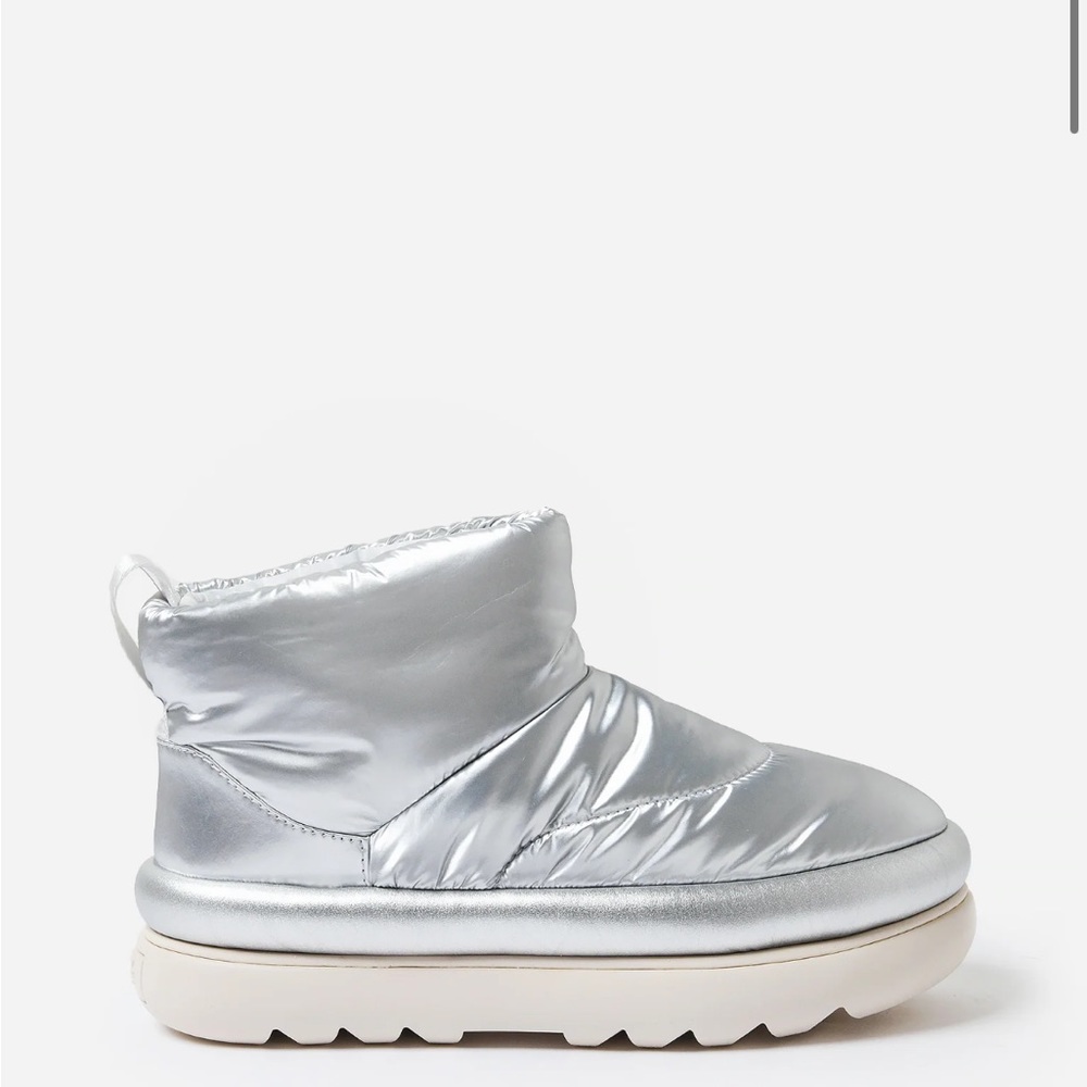Metallic Silver Maxi Mini Ugg Size 6